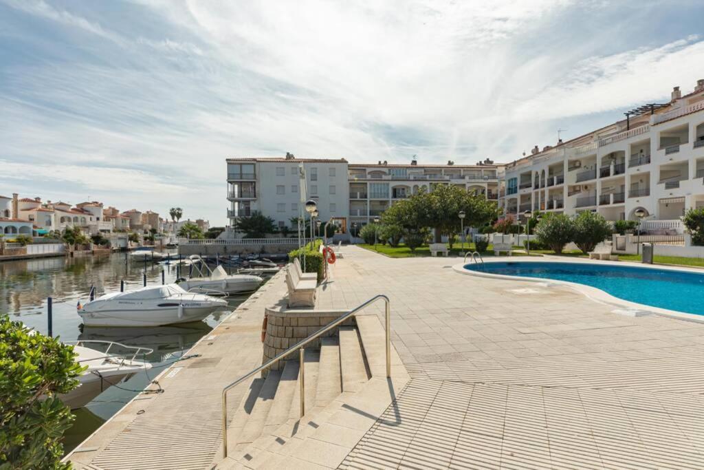 Flateli Empuriabrava Apartment Exterior photo